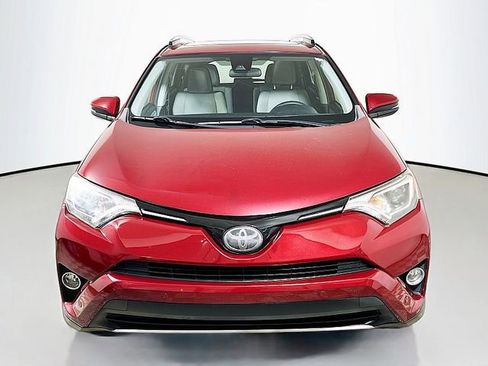 Used 2018 Toyota RAV4 XLE AWD/4WD image 2