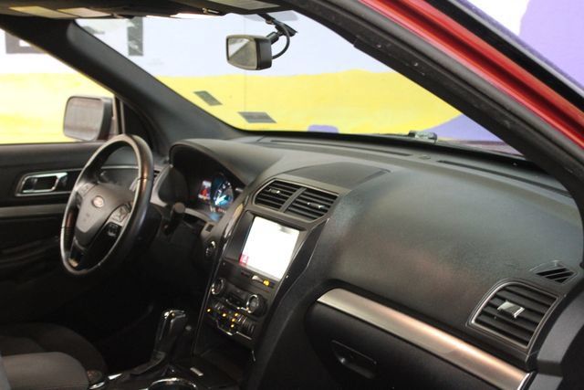 Used 2019 Ford Explorer XLT AWD/4WD image 10