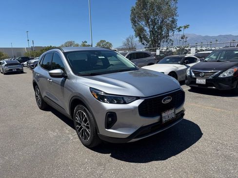 Used 2023 Ford Escape SE FWD image 2