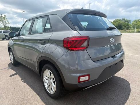 Used 2021 Hyundai Venue SE FWD image 10