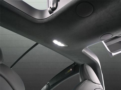 Used 2023 Tesla Model X image 17