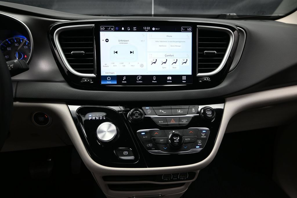 Used 2024 Chrysler Pacifica Touring-L FWD image 40