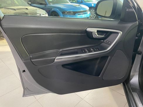 Used 2018 Volvo S60 T5 Inscription image 13