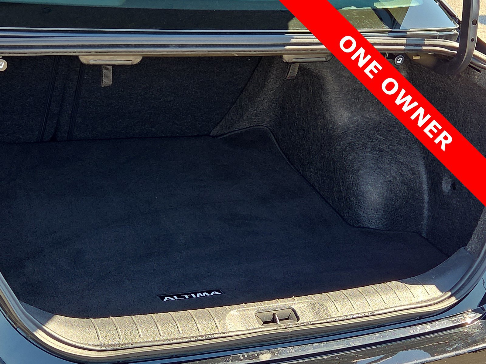 Used 2025 Nissan Altima 2.5 SV FWD image 9