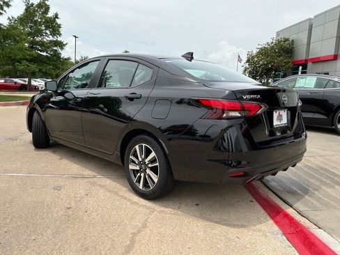 Used 2025 Nissan Versa SV FWD image 8