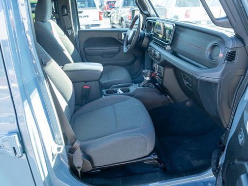 Certified 2025 Jeep Wrangler Unlimited Rubicon image 38