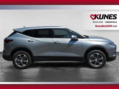 Used 2025 Chevrolet Blazer LT FWD image 12