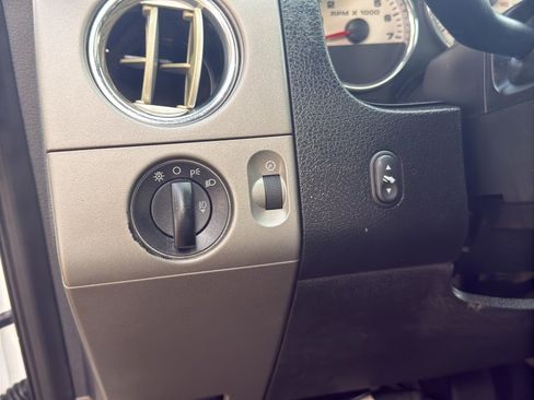 Used 2004 Ford F150 XLT image 13