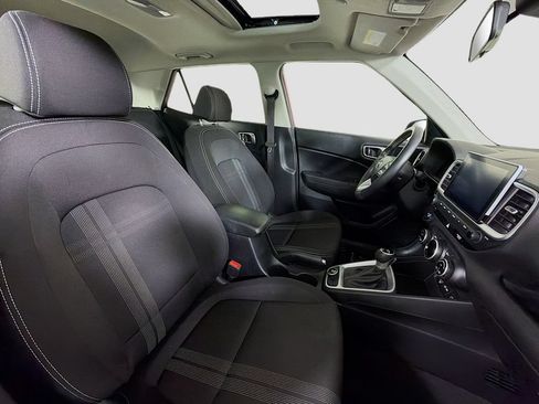 Used 2025 Hyundai Venue SEL FWD image 31