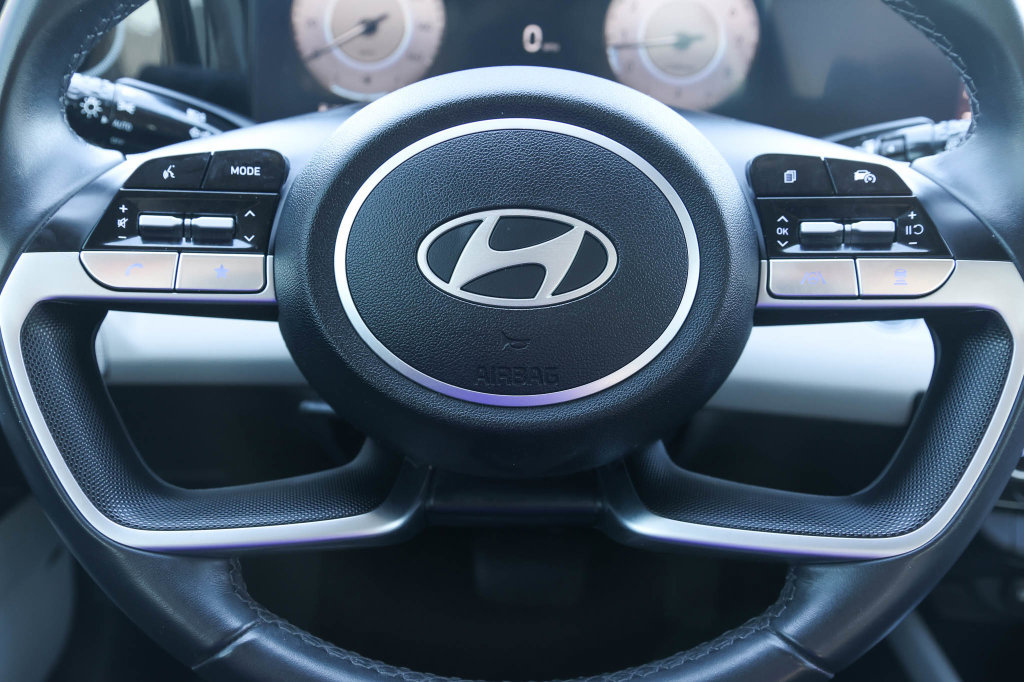 Used 2025 Hyundai Elantra Limited FWD image 27