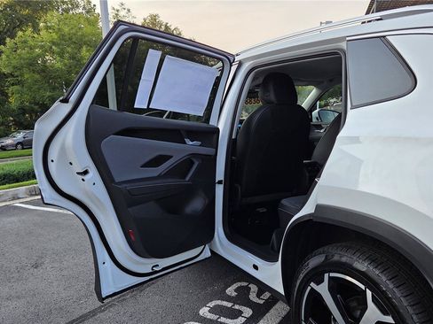 New 2026 Volkswagen Tiguan SE FWD image 23