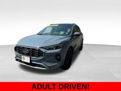 Used 2024 Ford Escape ST-Line Elite w/ Premium Technology Package image 2