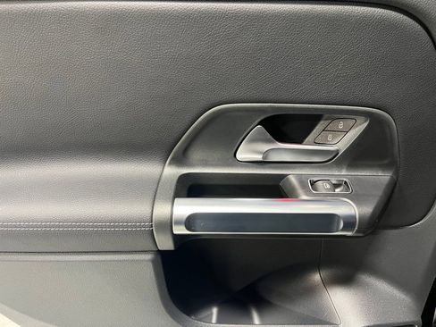 Used 2025 Mercedes-Benz GLB 250 4MATIC image 24