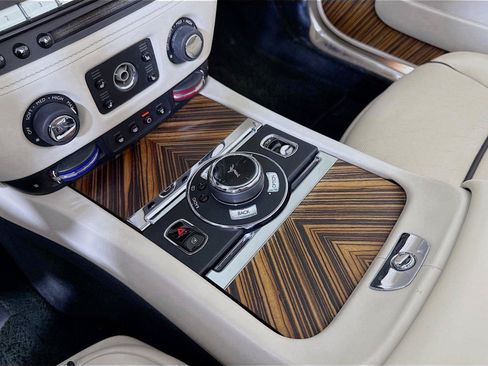 Used 2016 Rolls-Royce Dawn RWD image 27
