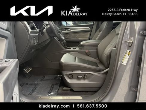 Used 2023 Volkswagen Atlas Cross Sport SEL R-Line AWD/4WD image 18