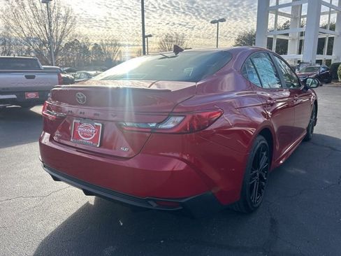 Used 2025 Toyota Camry SE image 5
