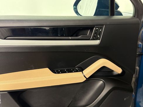 Certified 2024 Porsche Cayenne Coupe image 15