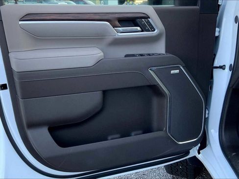 New 2025 GMC Sierra 2500 SLT w/ SLT Premium Package image 10