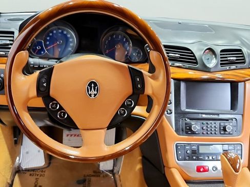 Used 2013 Maserati GranTurismo Sport image 17