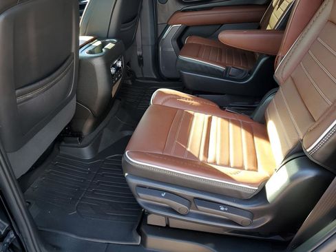 Used 2023 GMC Yukon Denali Ultimate image 20