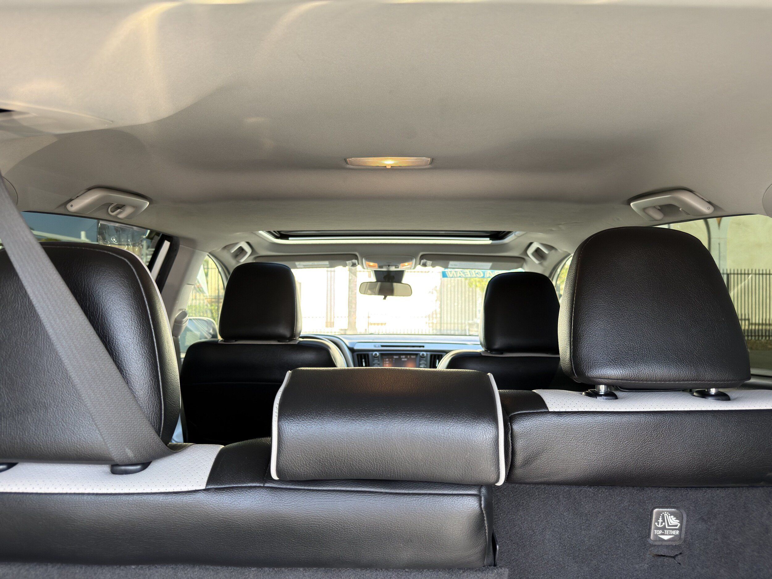 Used 2018 Toyota RAV4 XLE w/ Carpet Mat Package AWD/4WD image 16