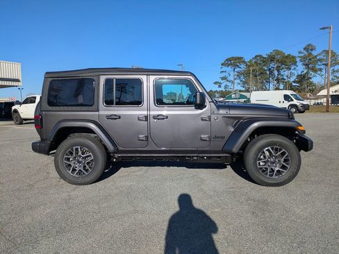 New 2026 Jeep Wrangler Unlimited Sahara AWD/4WD image 5