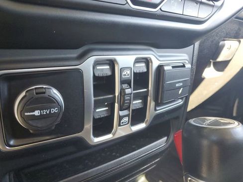 Used 2023 Jeep Gladiator Overland image 16