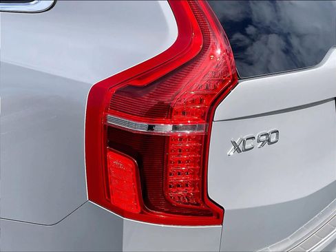 Used 2023 Volvo XC90 T8 Ultimate w/ Protection Package image 32