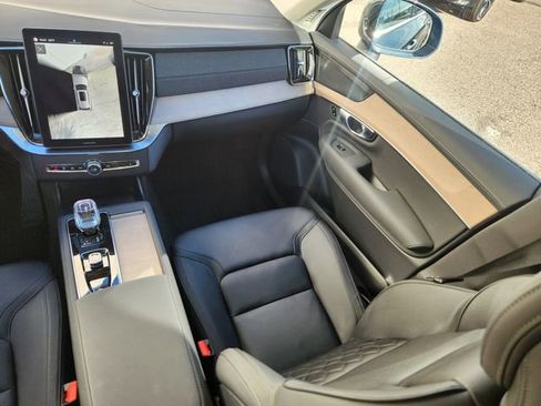 New 2025 Volvo XC90 B6 Plus w/ Protection Package Premier image 12