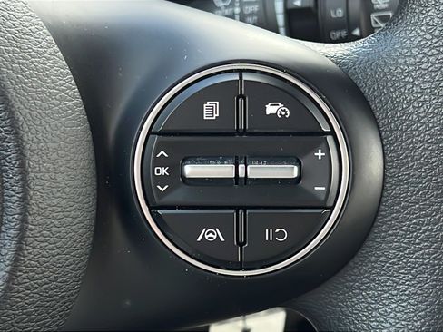 Certified 2025 Kia Soul LX w/ LX Technology Package FWD image 19