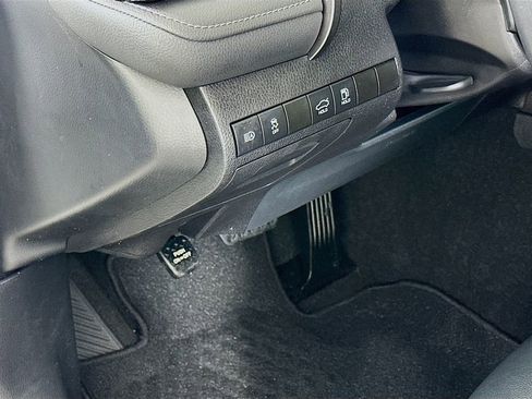 Used 2022 Toyota Camry SE image 10