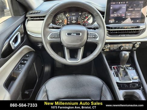 Used 2024 Jeep Compass Limited image 13