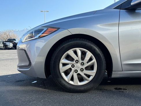 Used 2017 Hyundai Elantra SE image 30