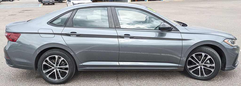 Used 2025 Volkswagen Jetta Sport FWD image 2