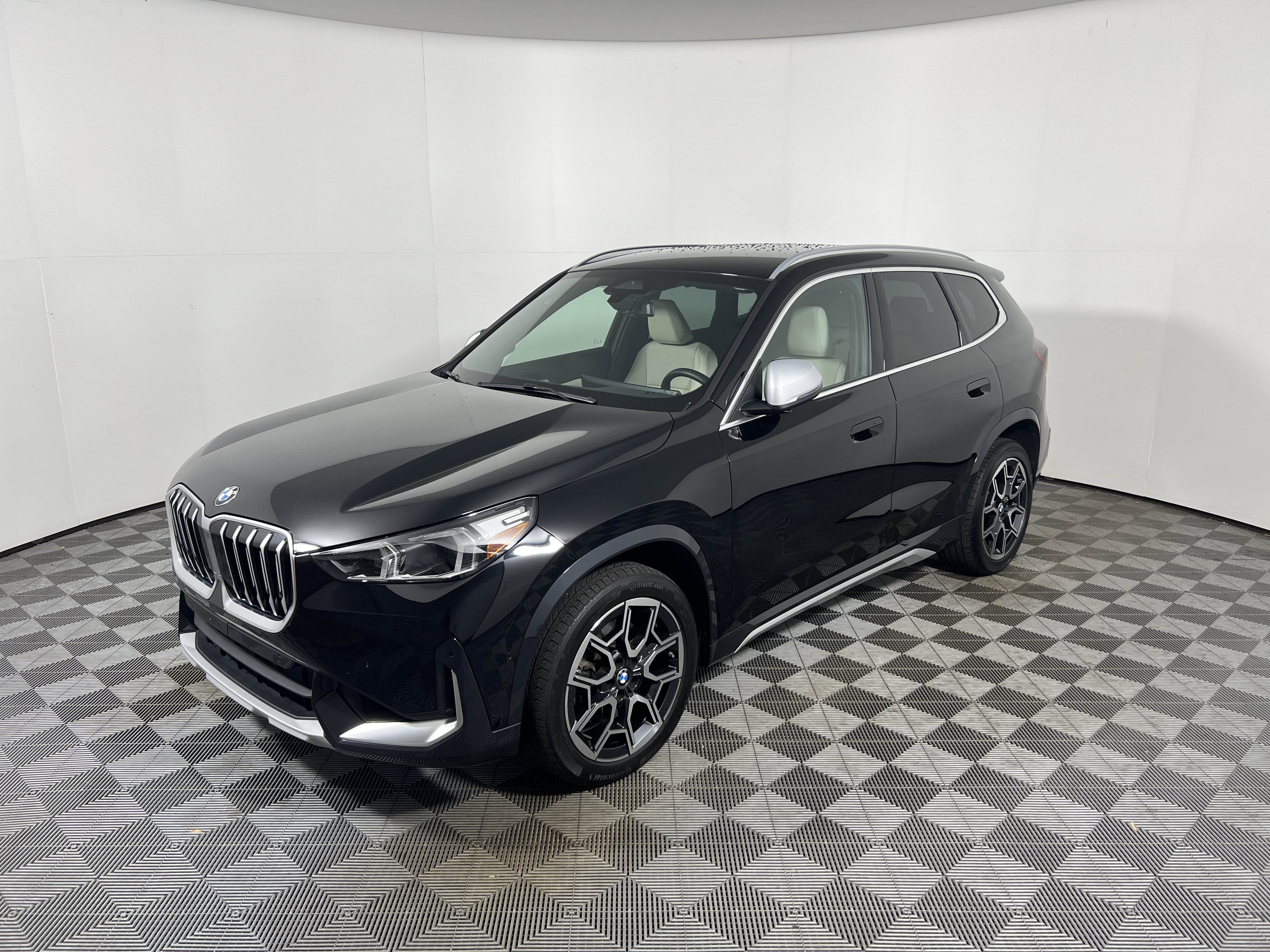 Used 2024 BMW X1 xDrive28i w/ Convenience Package AWD/4WD image 9