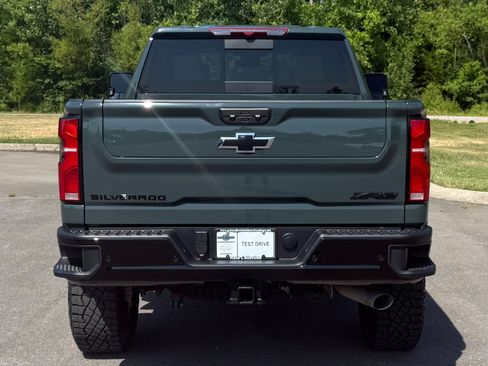 Used 2025 Chevrolet Silverado 2500 ZR2 w/ LPO, Dark Essentials Package AWD/4WD image 4