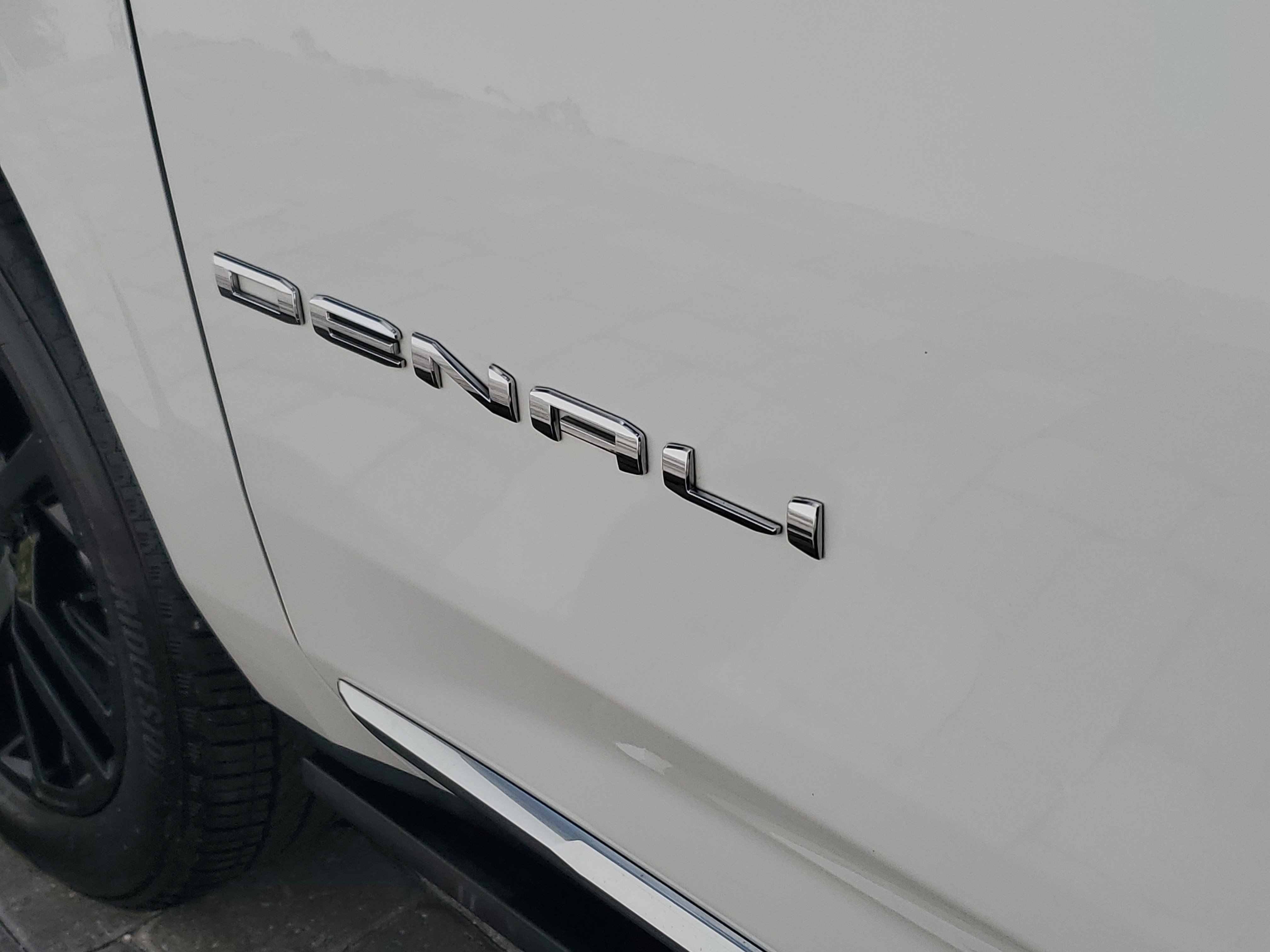 Used 2022 GMC Yukon XL Denali RWD image 7