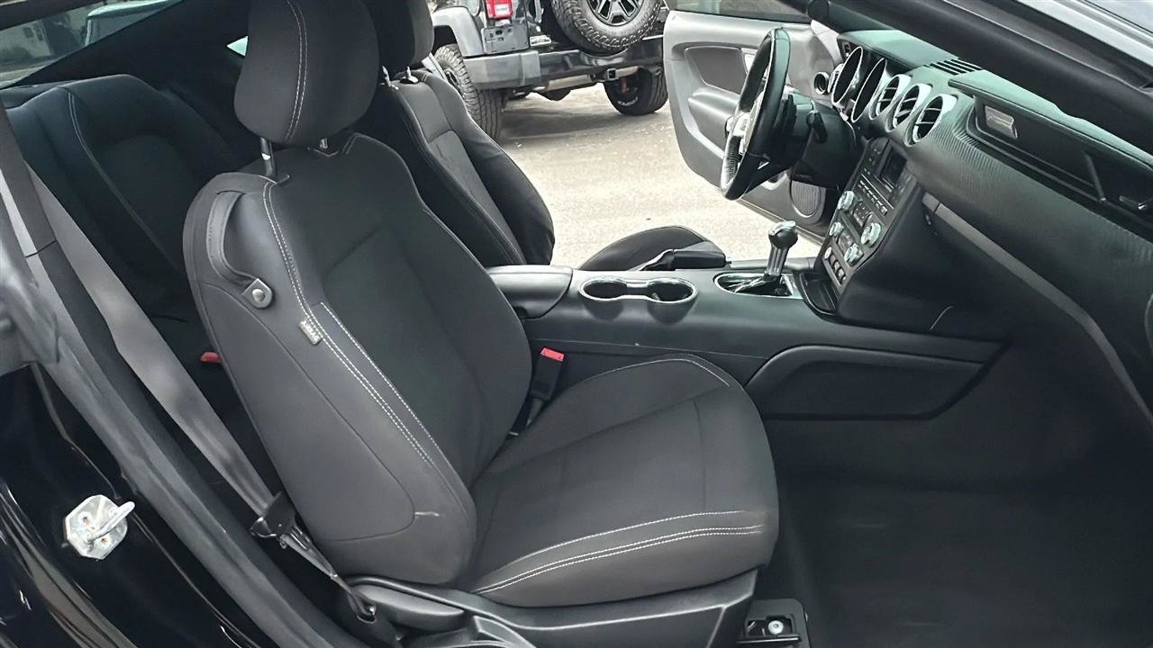 Used 2018 Ford Mustang Coupe RWD image 33