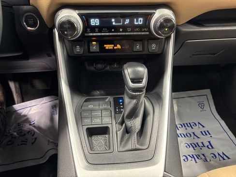 Used 2020 Toyota RAV4 XLE w/ Convenience Package AWD/4WD image 28
