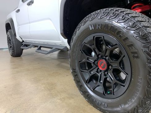 Used 2025 Toyota Tacoma TRD Pro image 40