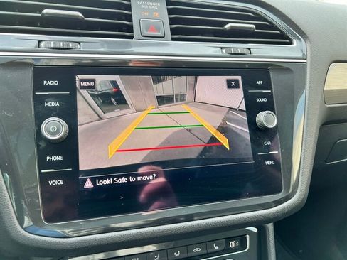 Used 2018 Volkswagen Tiguan SE w/ Panoramic Sunroof Package image 35