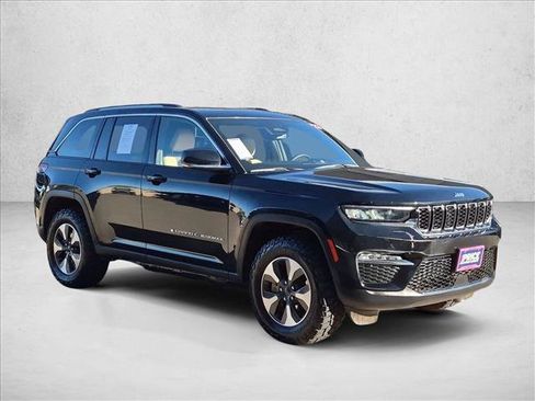 Used 2023 Jeep Grand Cherokee 4WD 4xe image 3