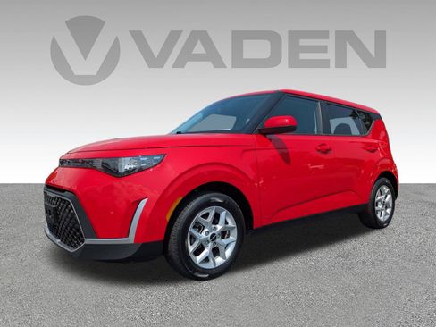 Used 2024 Kia Soul LX w/ Option Group 015 FWD image 2