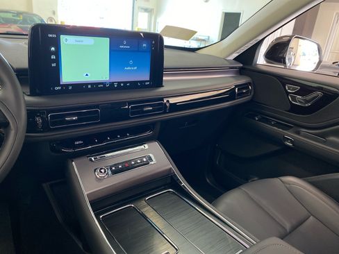 New 2026 Lincoln Aviator AWD w/ Jet Appearance Package image 13