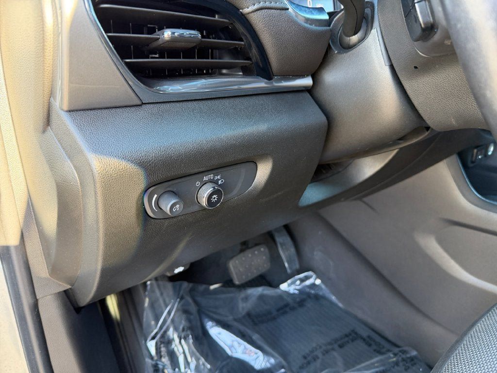Used 2022 Chevrolet Traverse LT AWD/4WD image 20