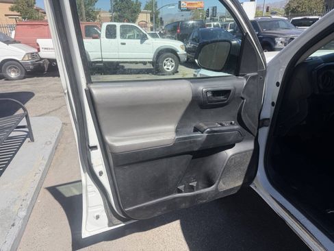 Used 2017 Toyota Tacoma SR RWD image 12