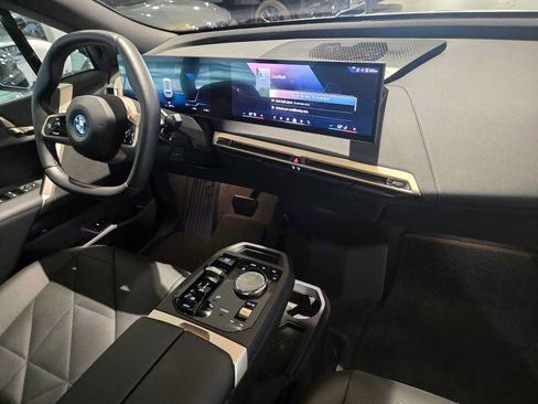 Used 2024 BMW iX xDrive50 w/ Convenience Package AWD/4WD image 10