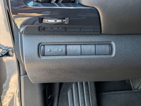 Used 2024 Nissan Pathfinder S image 7