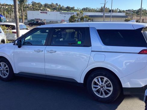 Used 2024 Kia Carnival LX image 7