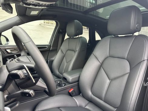 New 2026 Porsche Macan AWD/4WD image 5